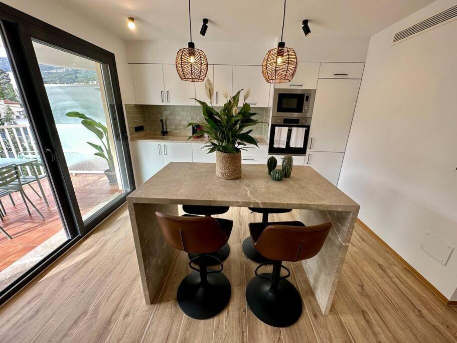 Apartamento Moderno Y Acogedor Con Terraza “ Llebeig” *