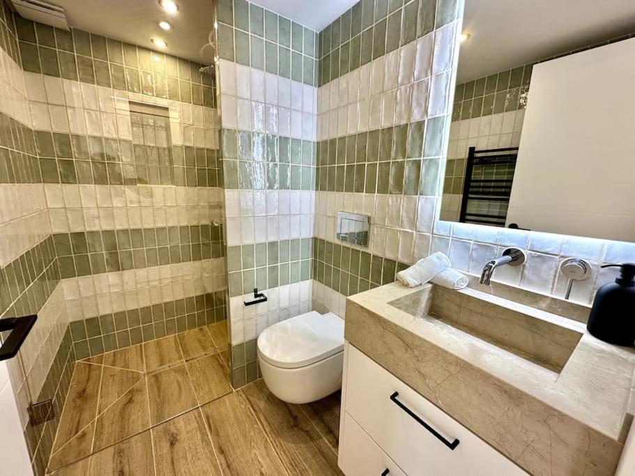 Apartamento Moderno Y Acogedor Con Terraza “ Llebeig” *