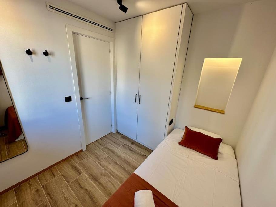Moderno Y Acogedor Con Terraza “ Llebeig” *