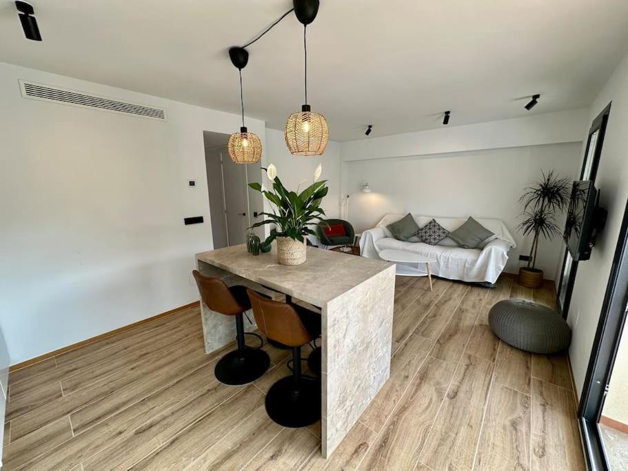 Moderno Y Acogedor Con Terraza “ Llebeig”